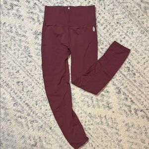 FP MOVEMENT MAROON LEGGINGS size M/L